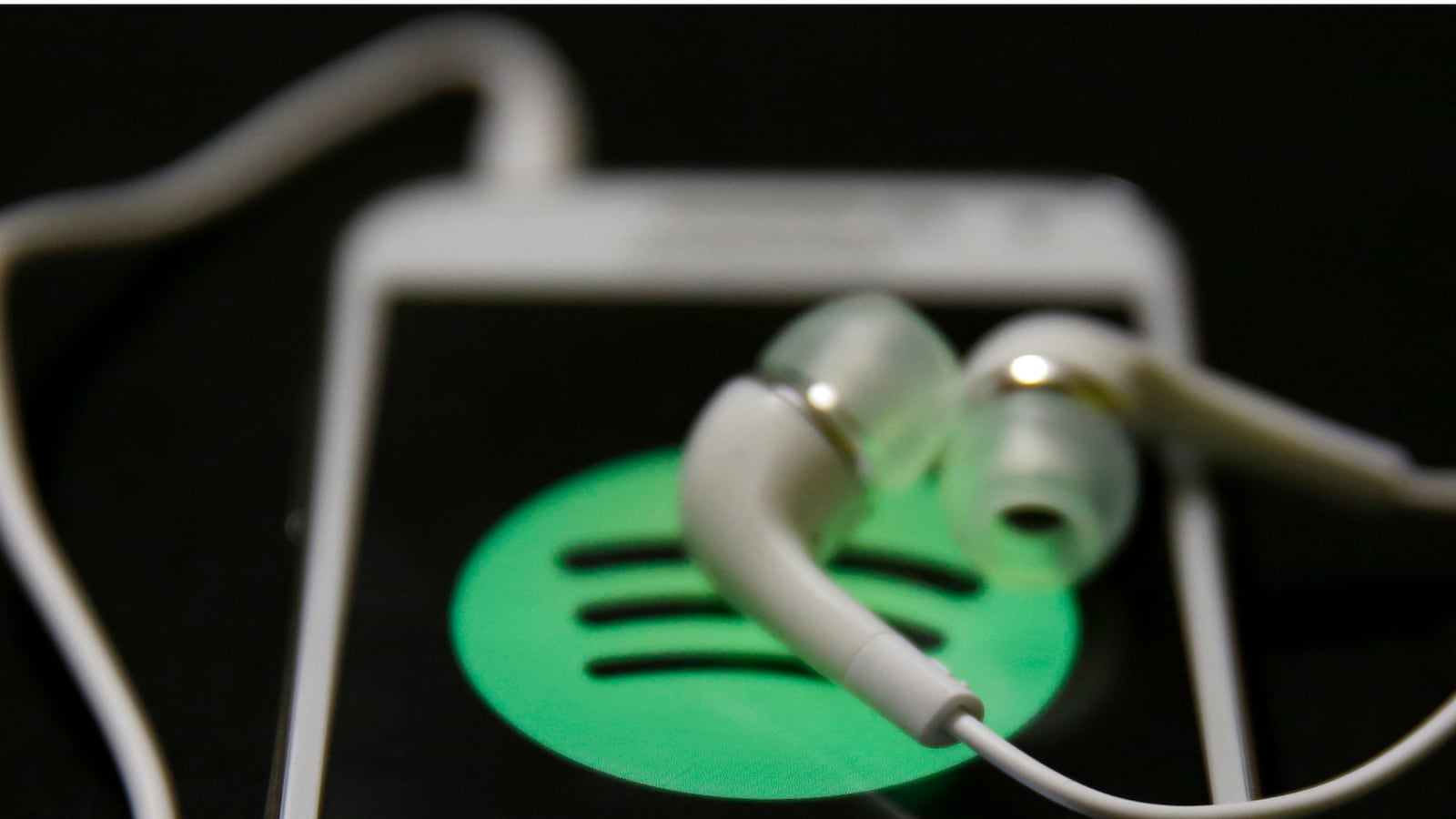 cheats/2015/12/30/david-lowery-suing-spotify-for-150m/151230-spotify-cheat_wsxjxa