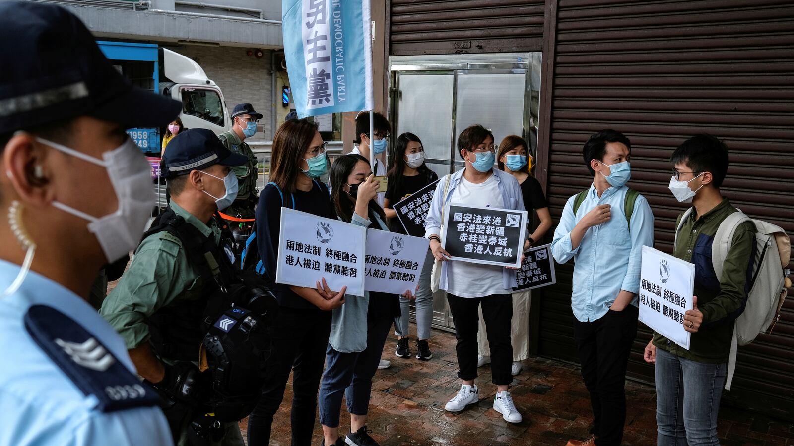 2020-05-22T081518Z_1707280637_RC2GTG9OJ1IY_RTRMADP_3_CHINA-PARLIAMENT-HONGKONG_wg9zzq