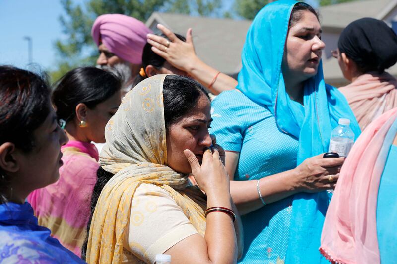 galleries/2012/08/05/shooting-at-sikh-temple-in-oak-creek-wisconsin-photos/sikh-temple-shooting3_ir8k9u