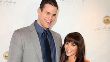 cheats/2011/05/25/kim-kardashian-engaged-to-kris-humphries/kim-kardashian-engaged_xaw7os