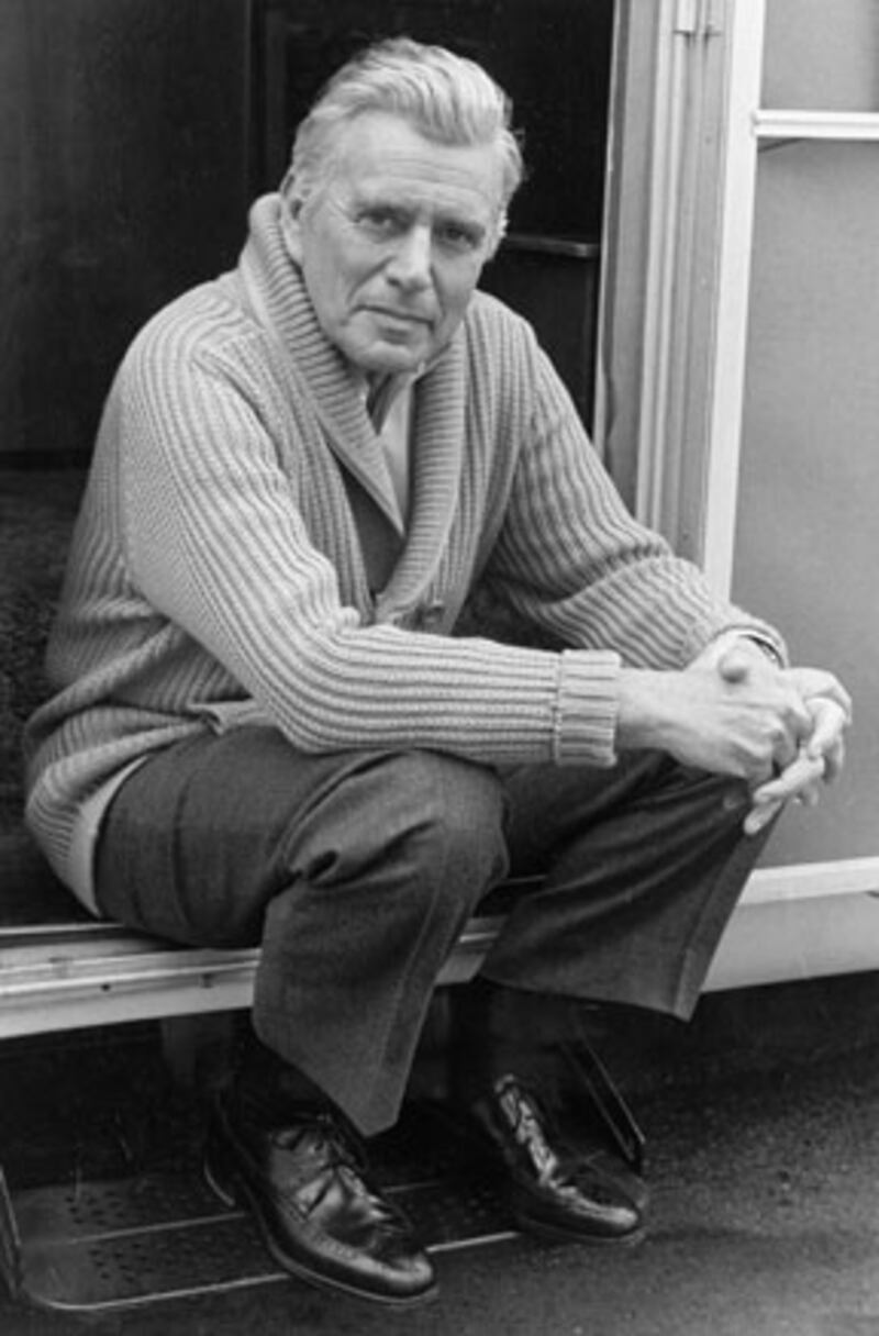 galleries/2010/12/17/rip-in-the-tmz/rip-2010---john-forsythe_cgib2h