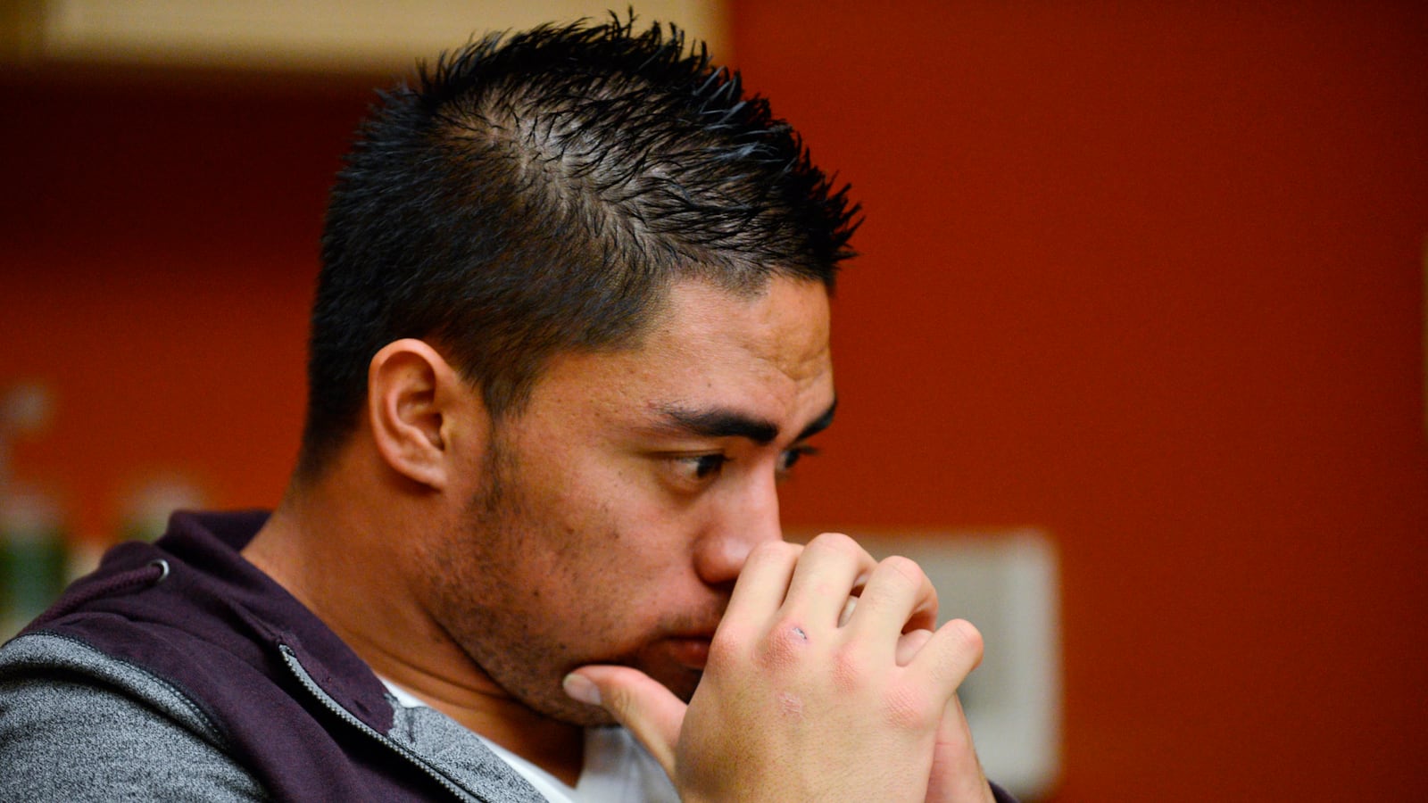 cheats/2013/01/25/notre-dame-defends-handling-of-te-o/130119-manti-espn-interview-cheat_qlpiew