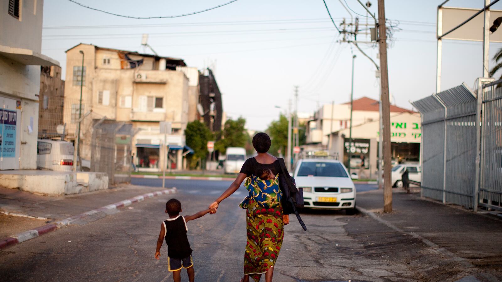 articles/2012/08/13/on-laws-and-walls/migrant-child-openz_nv3rfo