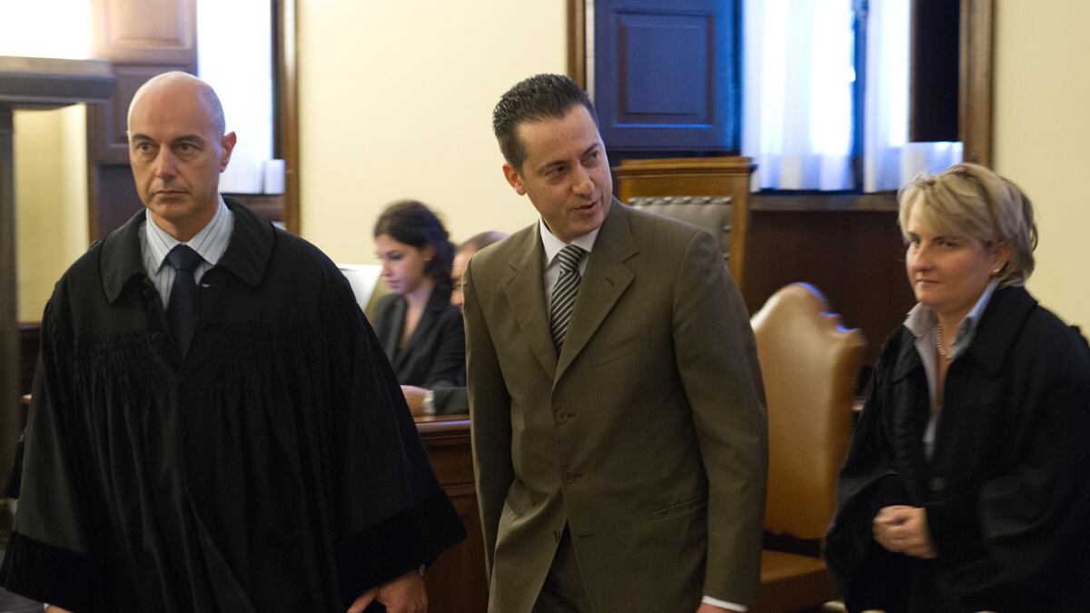 articles/2012/10/06/the-butler-did-it-paolo-gabriele-found-guilty/nadeau-pope-butler-guilty-embed-tease_hutdja