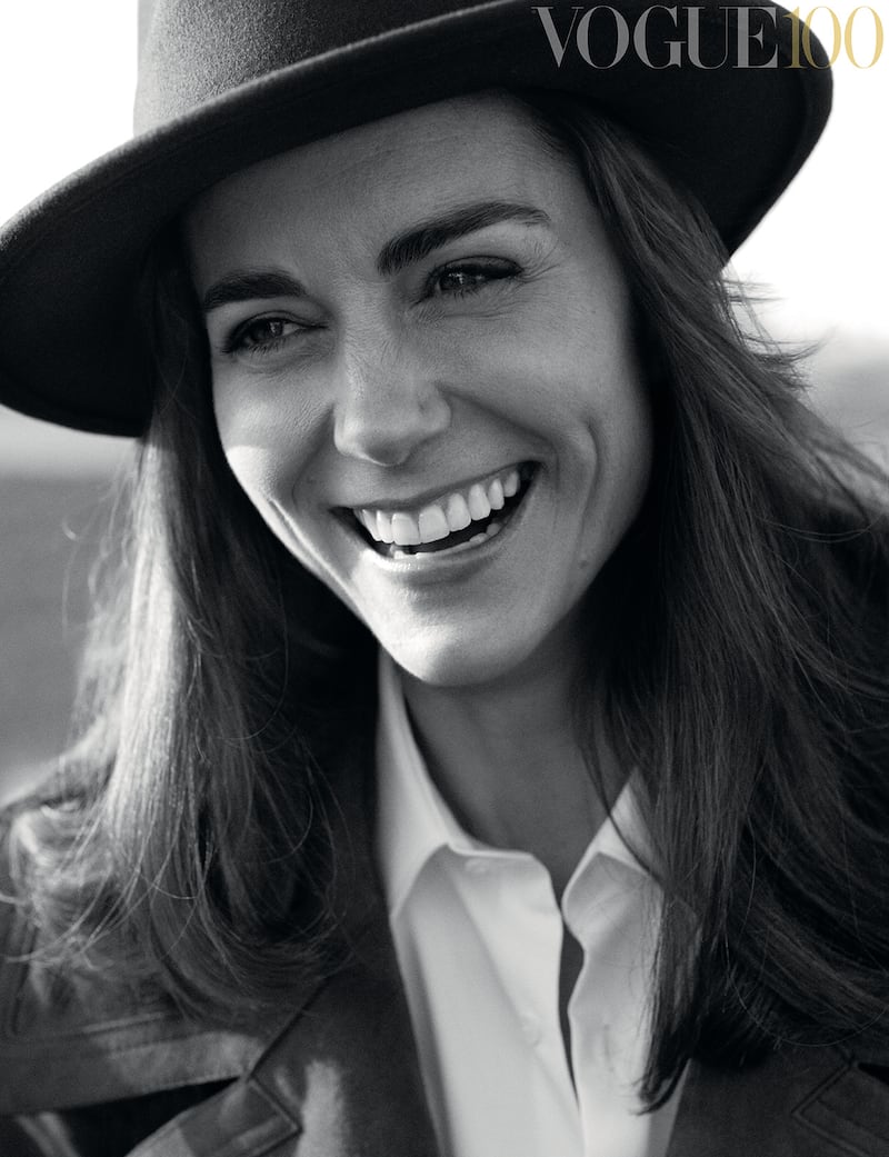 articles/2016/04/30/kate-is-vogue-s-new-cover-girl/160430-sykes-vogue-duchess-embed3_ucldxd