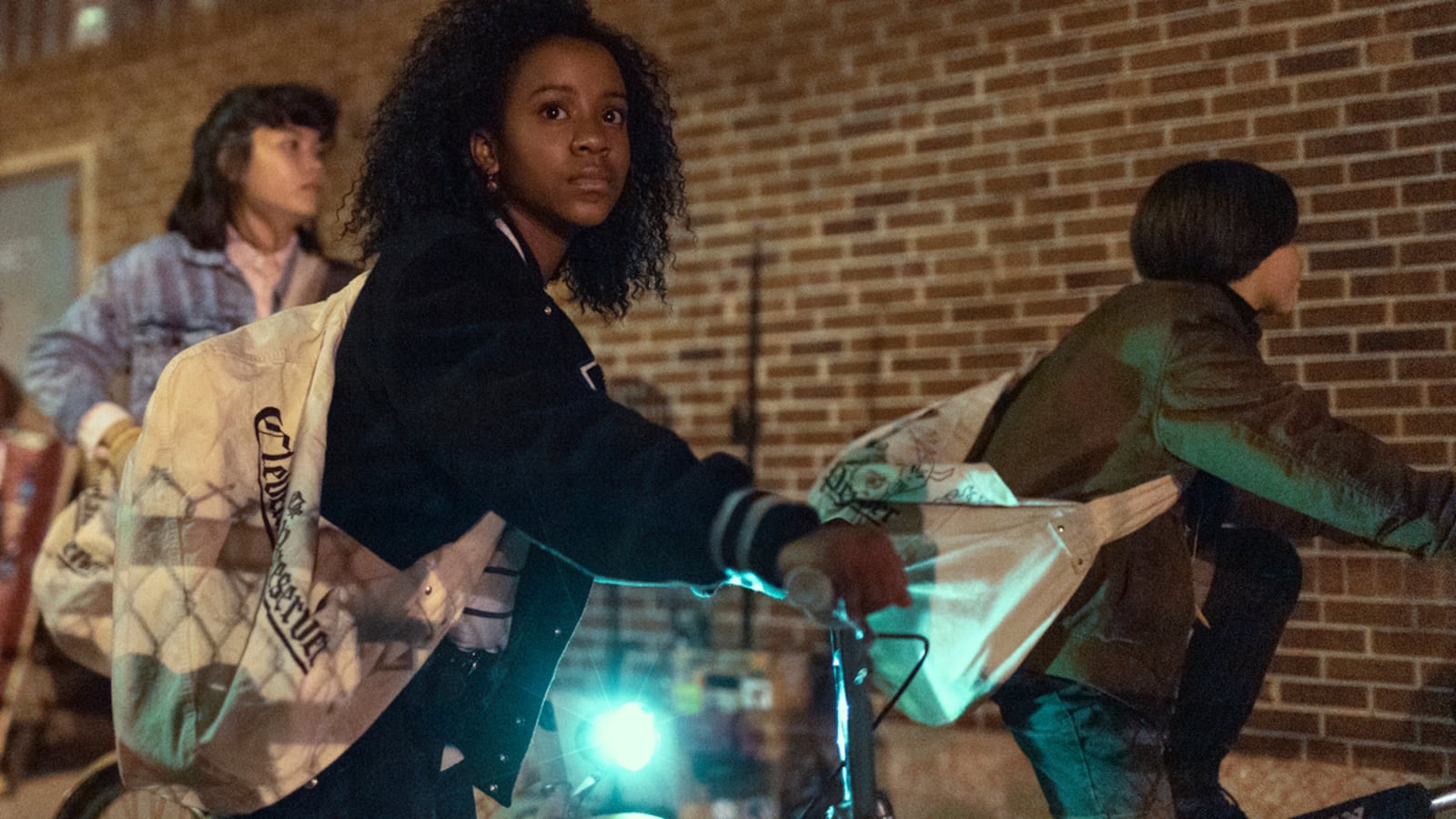 220728-paper-girls-hero_gqqdgw