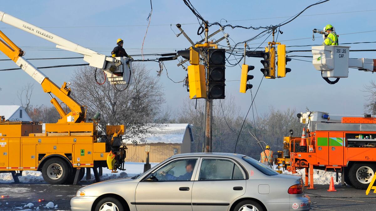 cheats/2011/10/31/snow-cuts-power-in-northeast-for-days/snow-power-cheat_lx2hzg