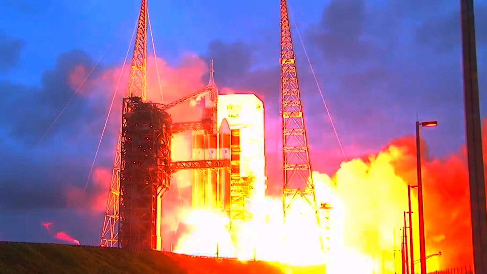 articles/2014/12/05/nasa-launches-orion-in-fiery-specatacle/nasa-launches-orion-in-fiery-specatacle-image_xesfea