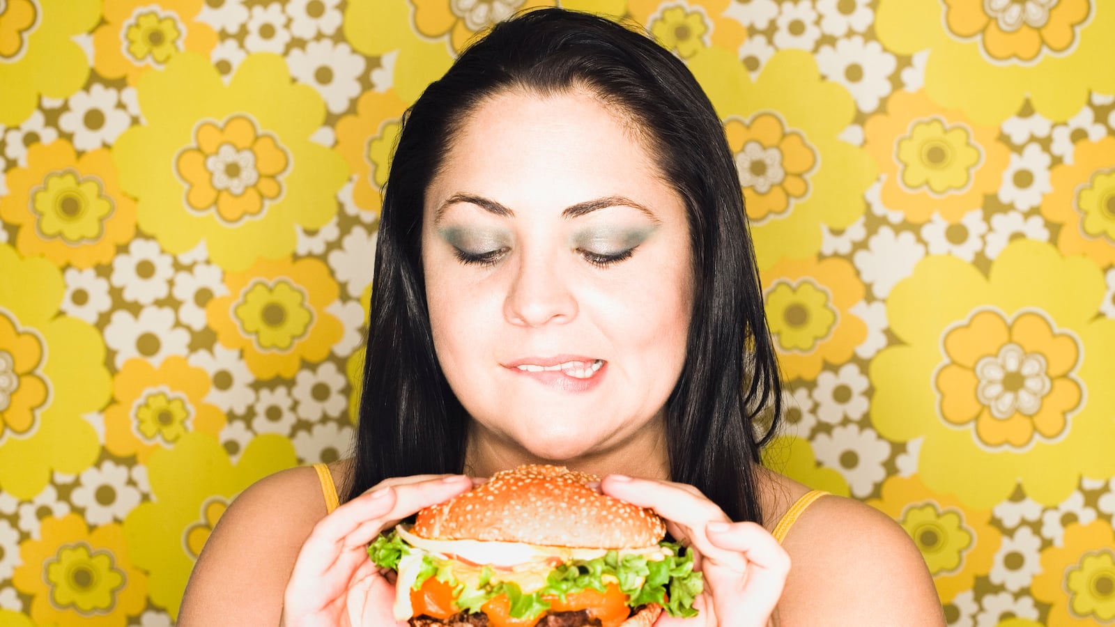 articles/2015/10/11/why-drunk-vegetarians-eat-meat/151009-chituc-vegetarians-tease_j2hz2t