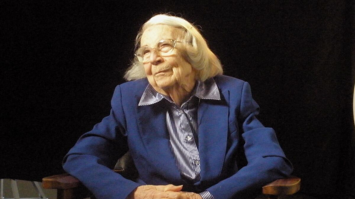 articles/2012/04/01/harper-lee-s-sister-alice-is-100-still-practices-law-and-remembers-everything/alice-finch-lee-turns-100_e9trl8