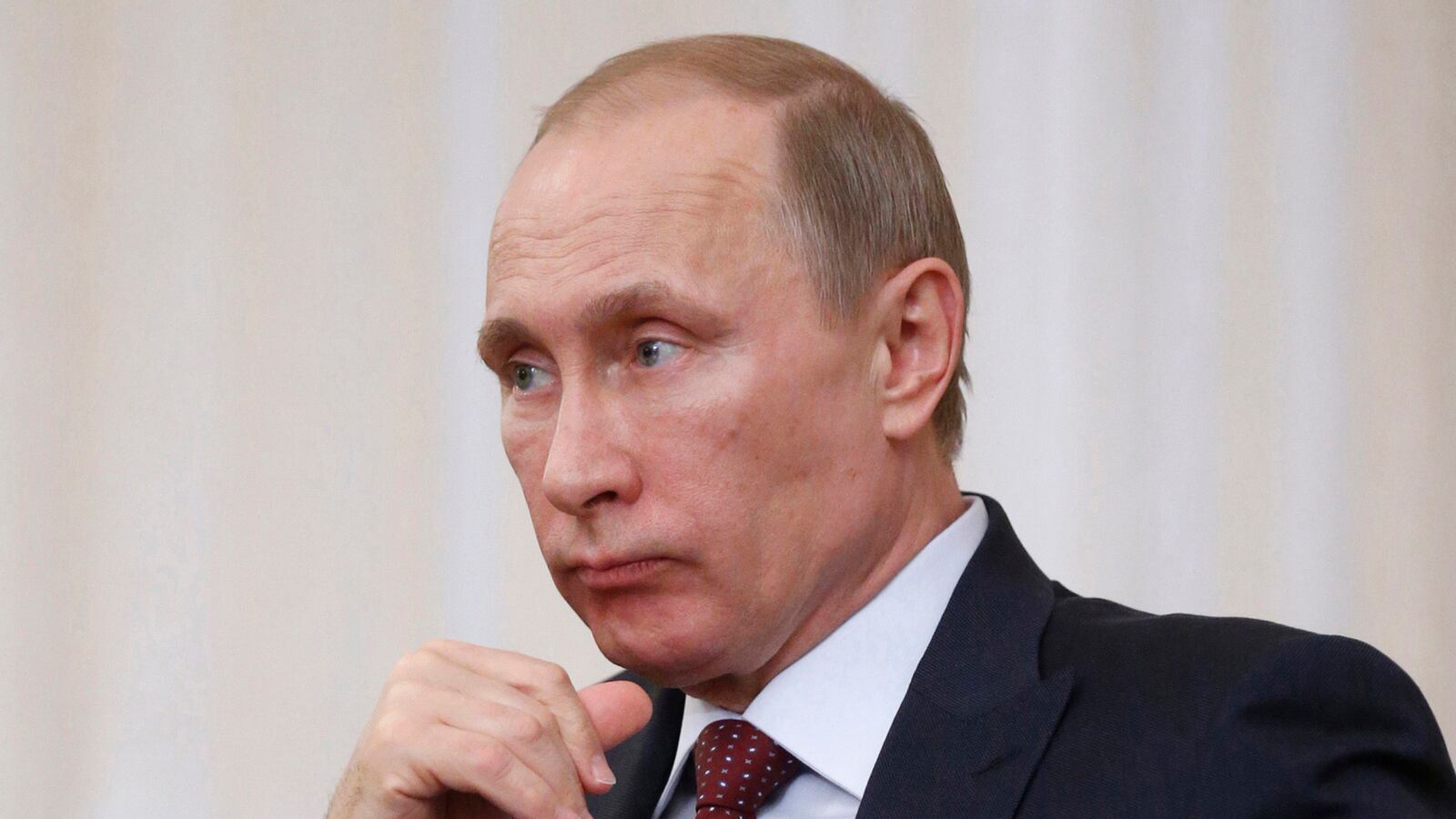 cheats/2014/04/28/u-s-announces-more-russian-sanctions/140428-russia-sanctions-cheat_syqb09