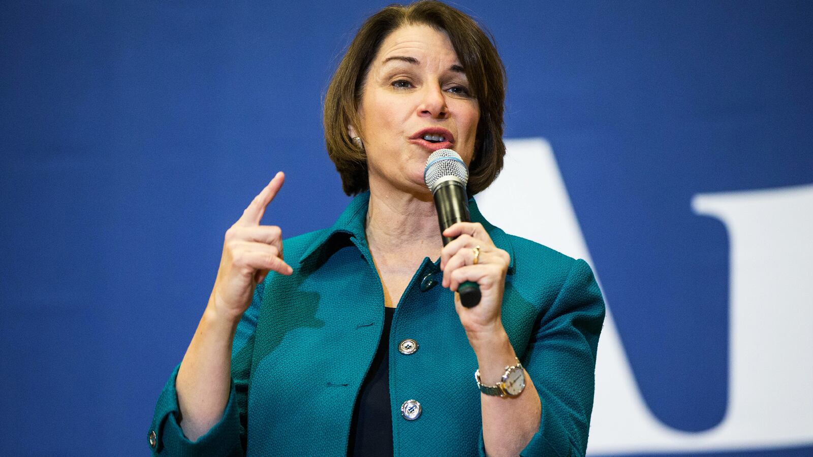 200217-LEWIS-Klobuchar-Dems-tease_hyv9bm