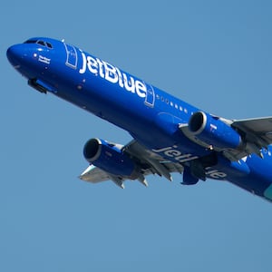 LOS ANGELES, CALIFORNIA - OCTOBER 17: A JetBlue Airways Airbus A321 airplane departs from Los Angeles International Airport en route to New York on October 17, 2025 in Los Angeles, California.