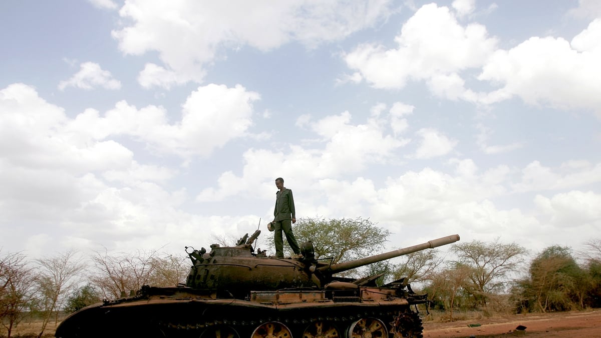 articles/2012/04/25/south-sudan-s-looming-war-with-sudan-as-warplanes-bomb-bentiu/looming-war-sudan-heaton_uslgha