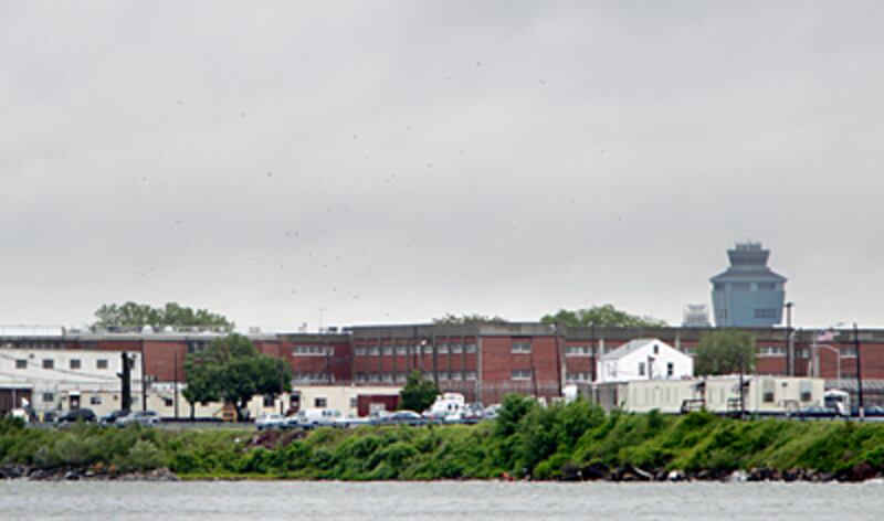 articles/2011/05/17/joe-halderman-on-dominique-strauss-kahns-life-in-jail-at-rikers-island/halderman-dsk_181190_h98vn2