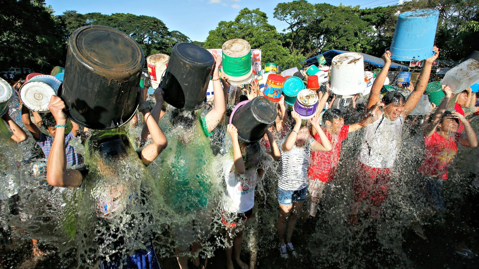 cheats/2016/07/27/ice-bucket-challenge-pays-off/160727-ice-bucket-challenge-cheat_hoakkc