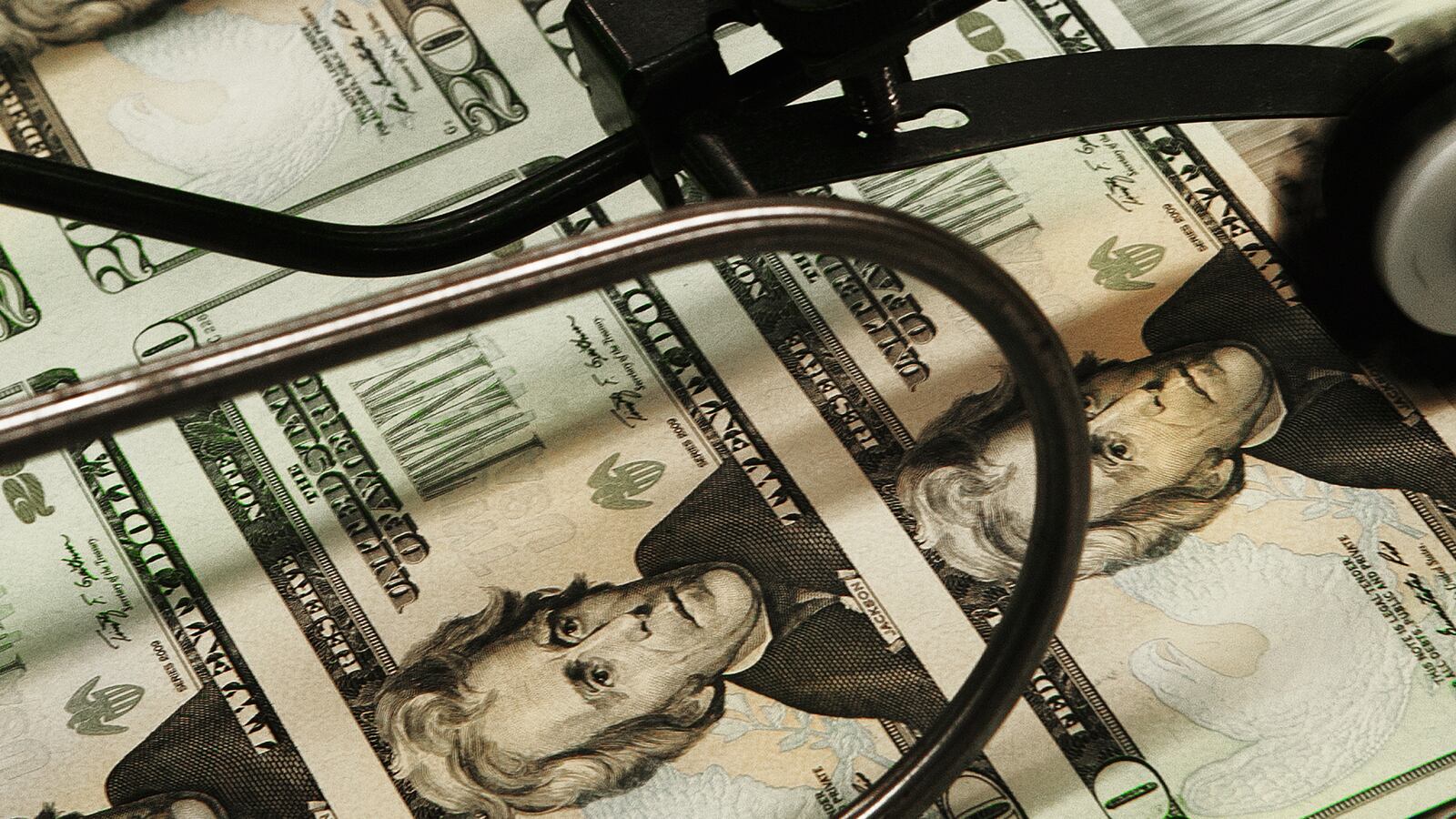 articles/2013/08/12/treasury-monthly-statement-shows-the-u-s-deficit-is-melting-away/130812-deficit-gross-tease_vjbjuj