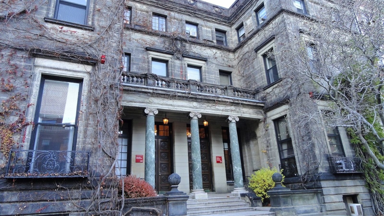 Admissions_Reception_Center_-_Boston_University_-_DSC03073.JPG_ocsctn