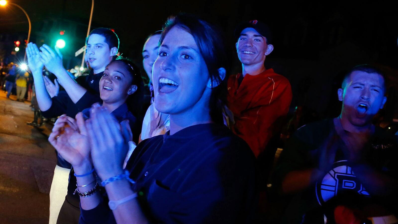 galleries/2013/04/19/boston-marathon-bombers-pre-dawn-manhunt-photos/130419-manhunt-celebrate_pehs52