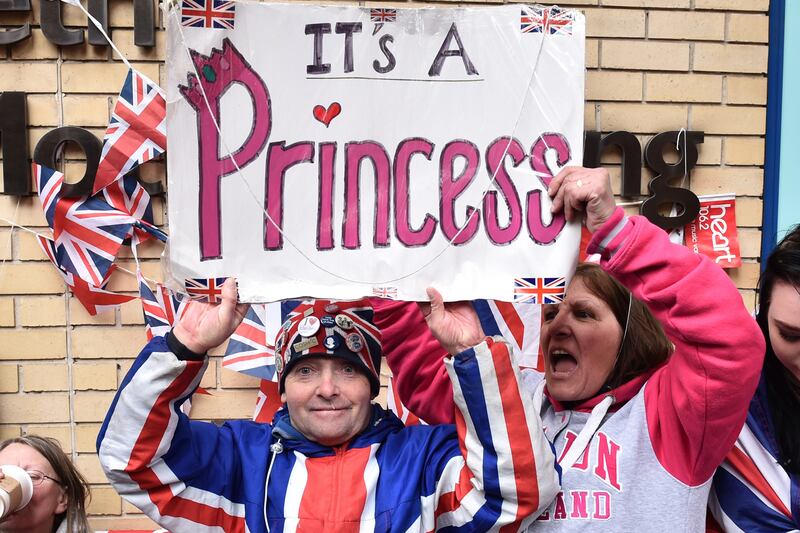 galleries/2015/05/02/royal-baby-excitement-blankets-london-photos/150502-royal-baby-girl-01_fr1dnl