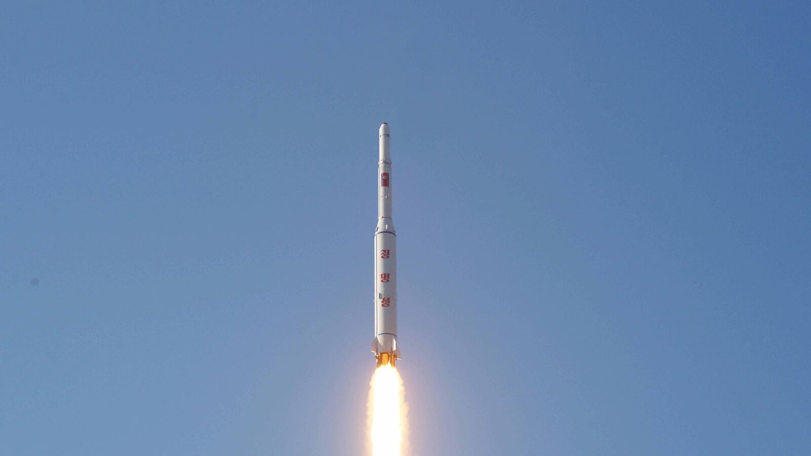 cheats/2016/02/08/n-korean-satellite-flew-over-super-bowl/160207-northkorea-cheat_noj2kq