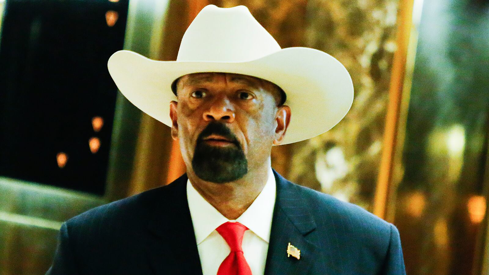 articles/2016/12/05/how-david-clarke-bridges-donald-trump-s-gun-nuts-and-vladimir-putin-s-kleptocrats/161204-Schecter-david-clarke-tease_vsjk68