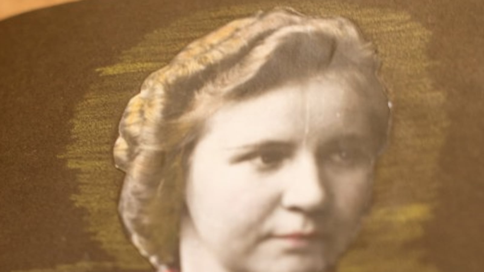 articles/2013/04/04/the-story-of-hitler-s-food-taster/the-story-of-hitler-s-food-taster-image_olb1ga