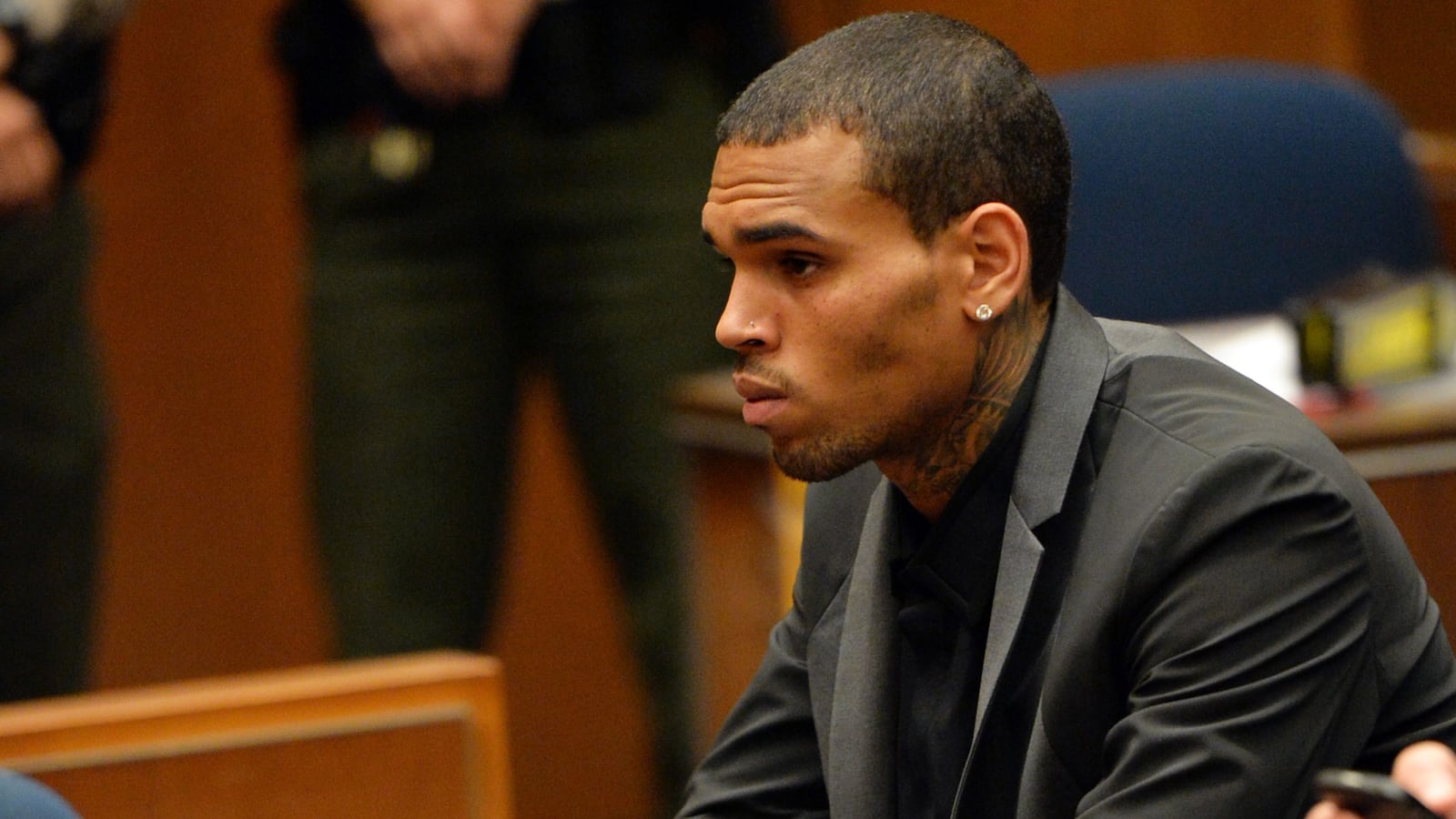 cheats/2013/10/29/chris-brown-checks-into-rehab/130724-chris-brown-cheat_yvgywh