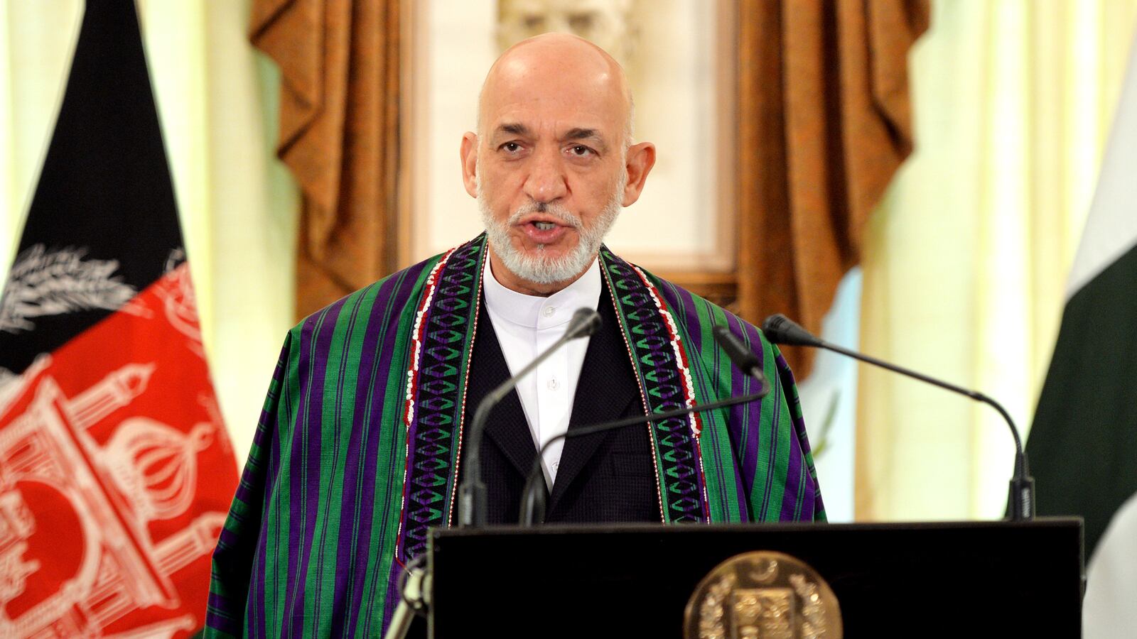 cheats/2013/08/27/taliban-execute-12-afghans/130827-taliban-execute-cheat_vxrips