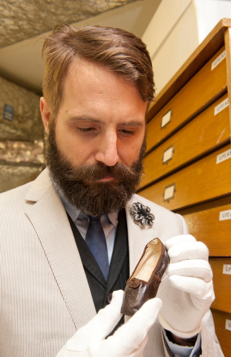 galleries/2013/06/28/bringing-up-royal-baby-infant-regal-gear-through-the-ages-photos/130628-royal-baby-02_kv8i7y