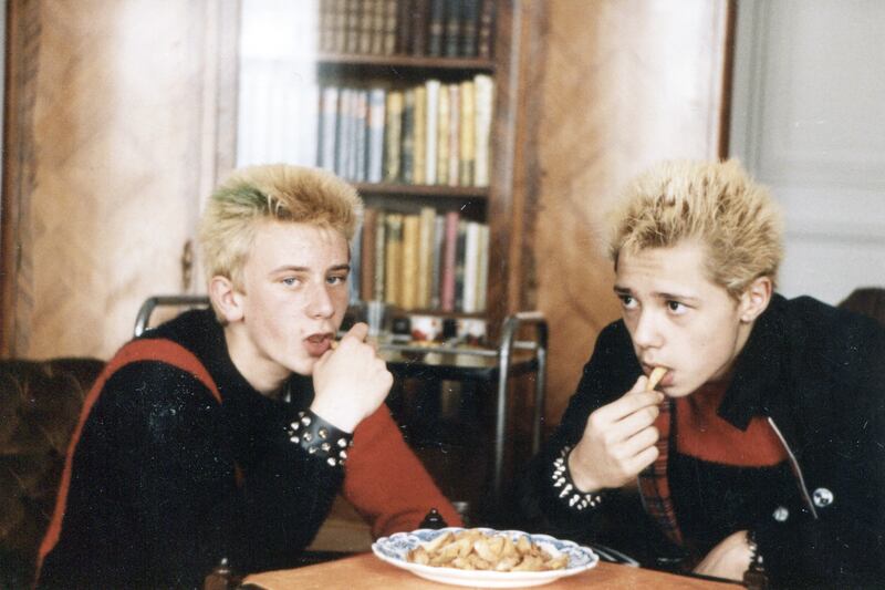 galleries/2015/01/22/go-ahead-punk-britain-s-fashion-revolution/150121-six-decades-fashion-01_wkhck7