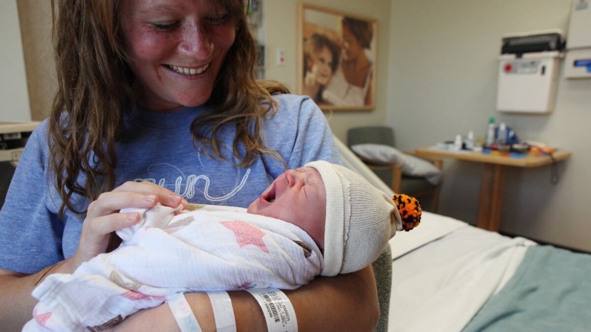 cheats/2011/10/11/was-marathon-mom-irresponsible/women-gives-birth-after-marathon-cs_lmxbot