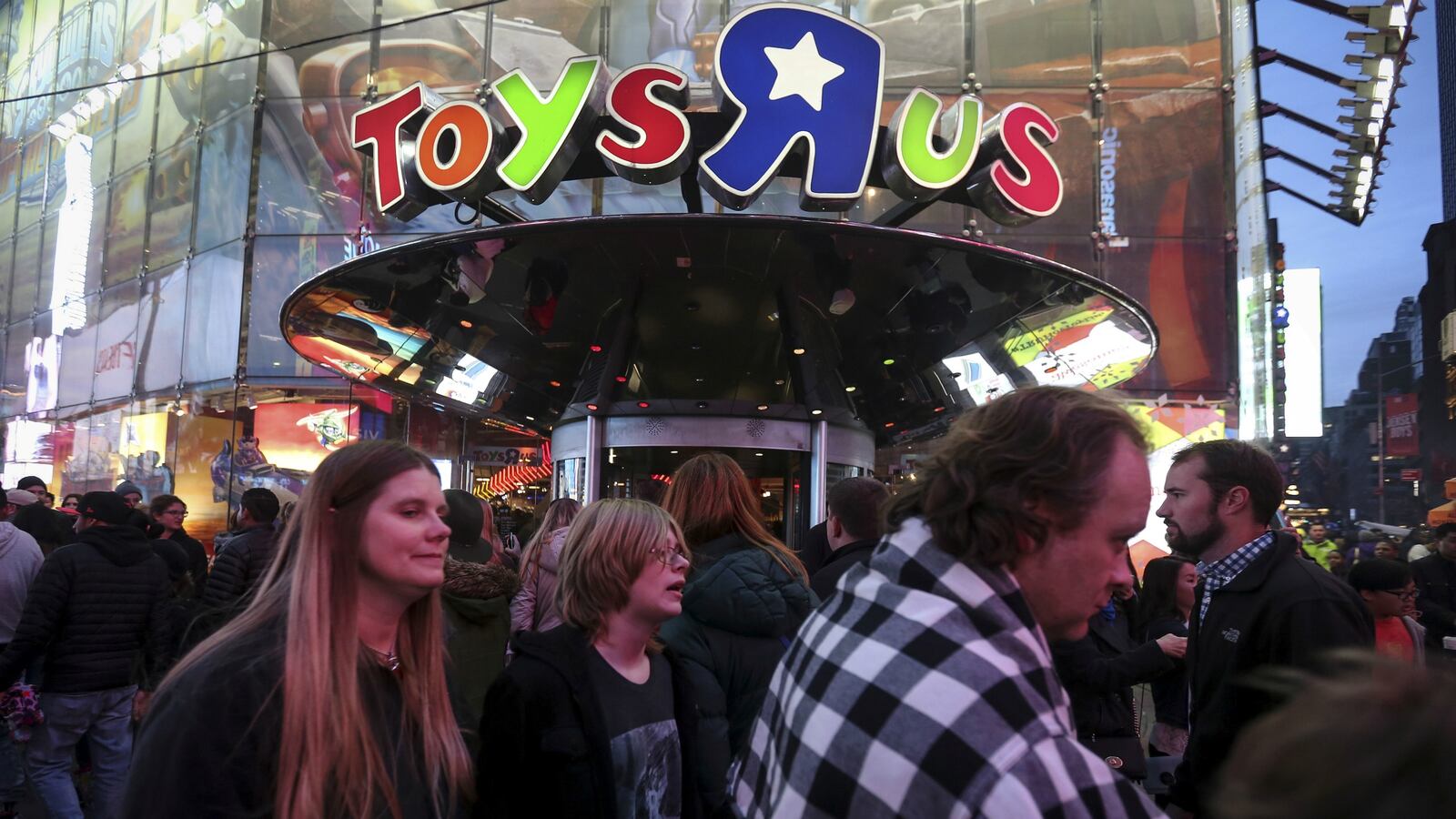 170918-toys-r-us-bankruptcy-cheat_e3w1at