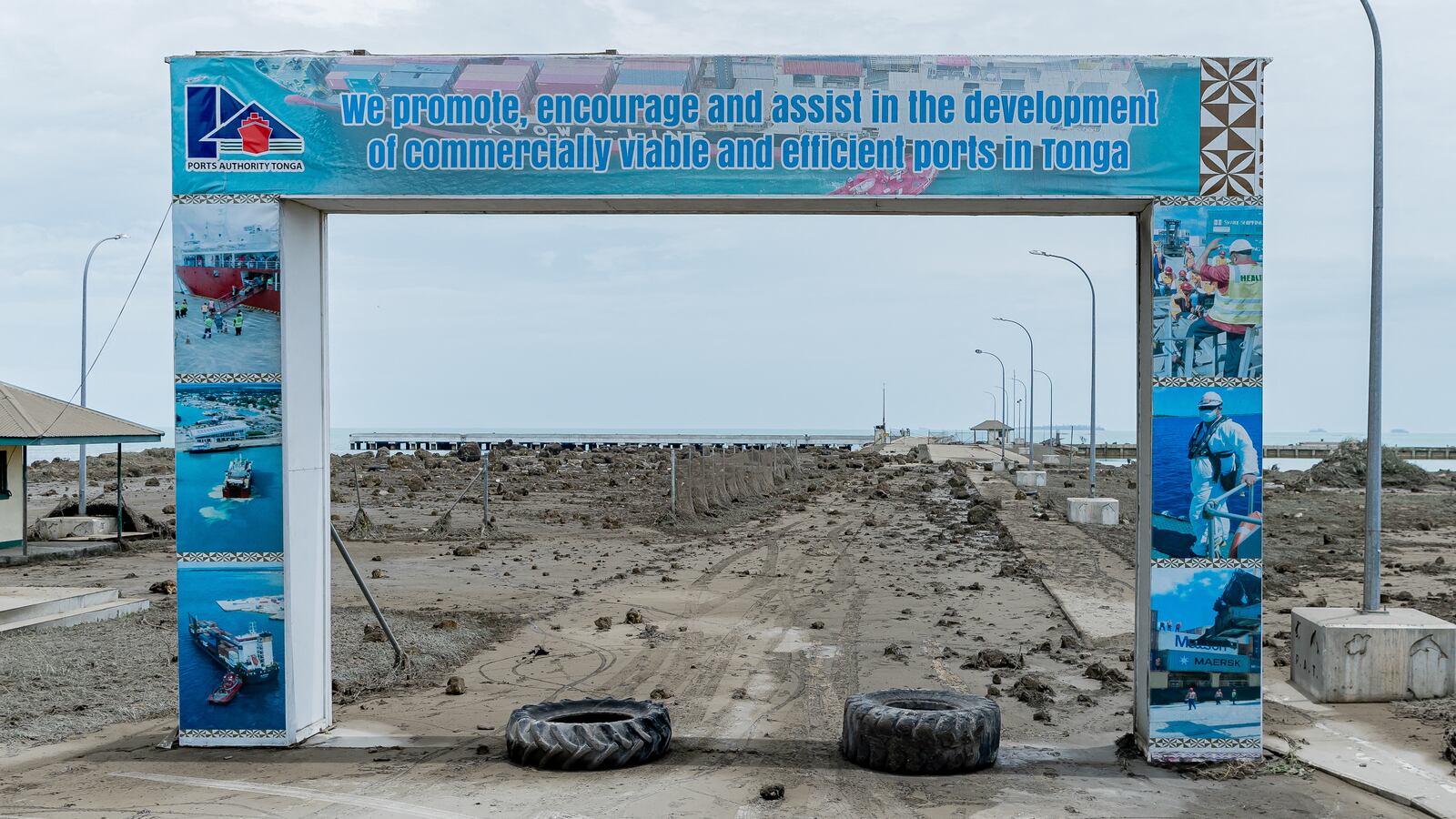 2022-01-25T044905Z_2121406051_RC2ZZR9A70RW_RTRMADP_3_TONGA-VOLCANO_g5vf3u