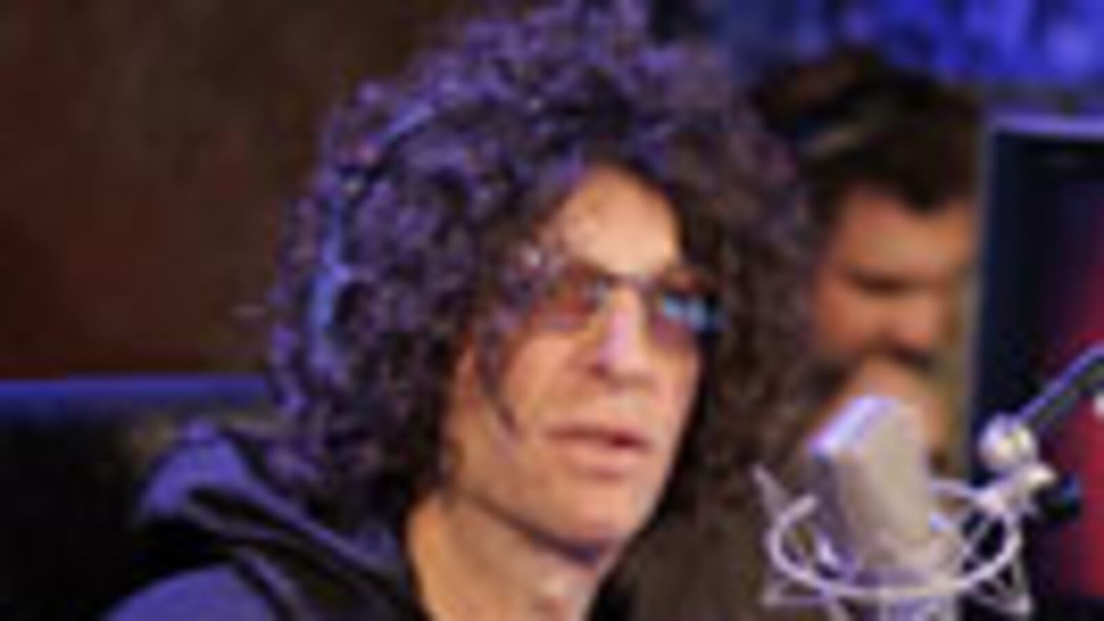 cheats/2010/12/09/howard-stern-re-signs-with-sirius/lauria-howard-stern_90736_yyswnj