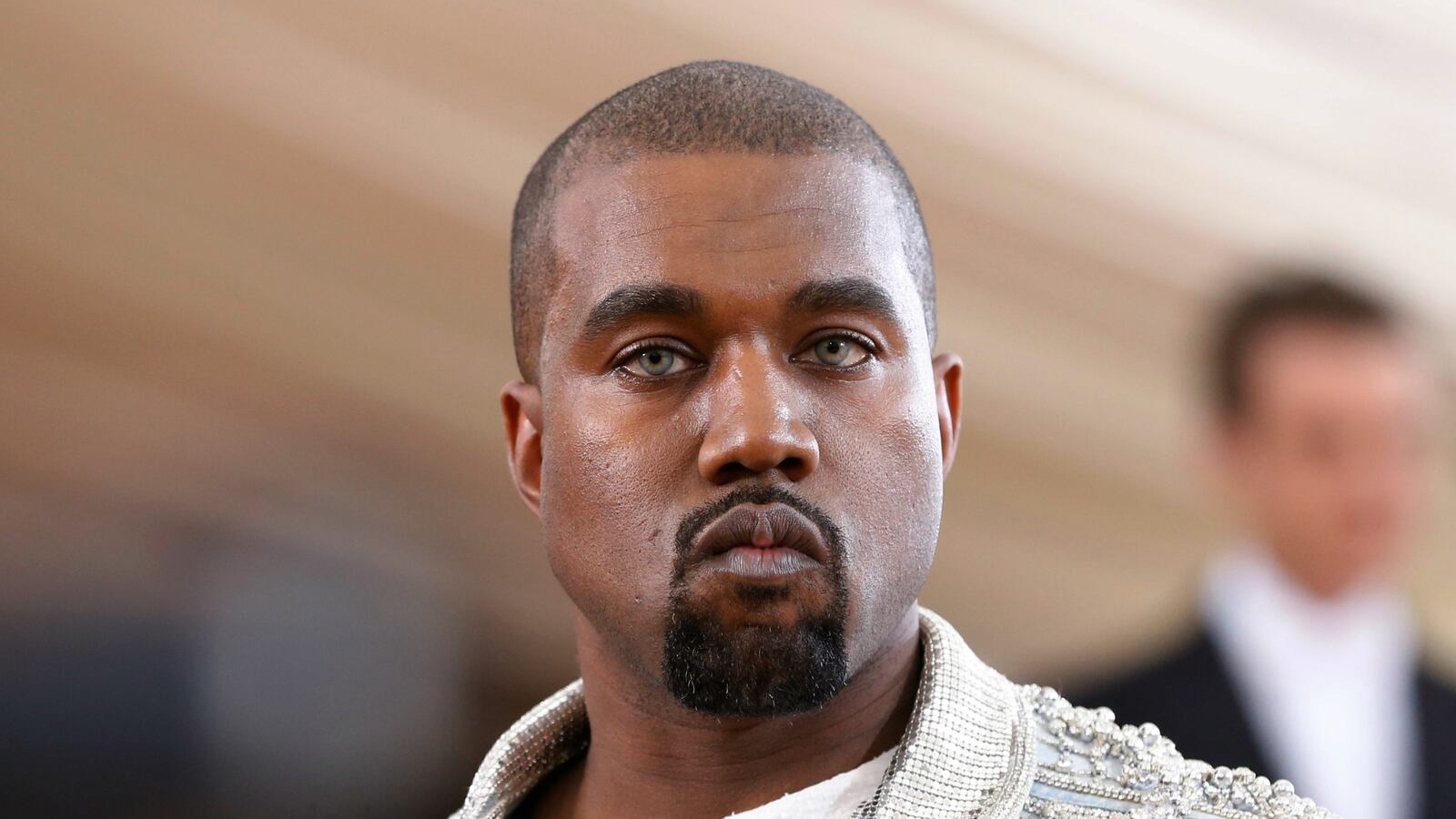 cheats/2016/11/21/kanye-west-cancels-all-remaining-tour-dates/161121-kanye-west-cheat_mlhtnz