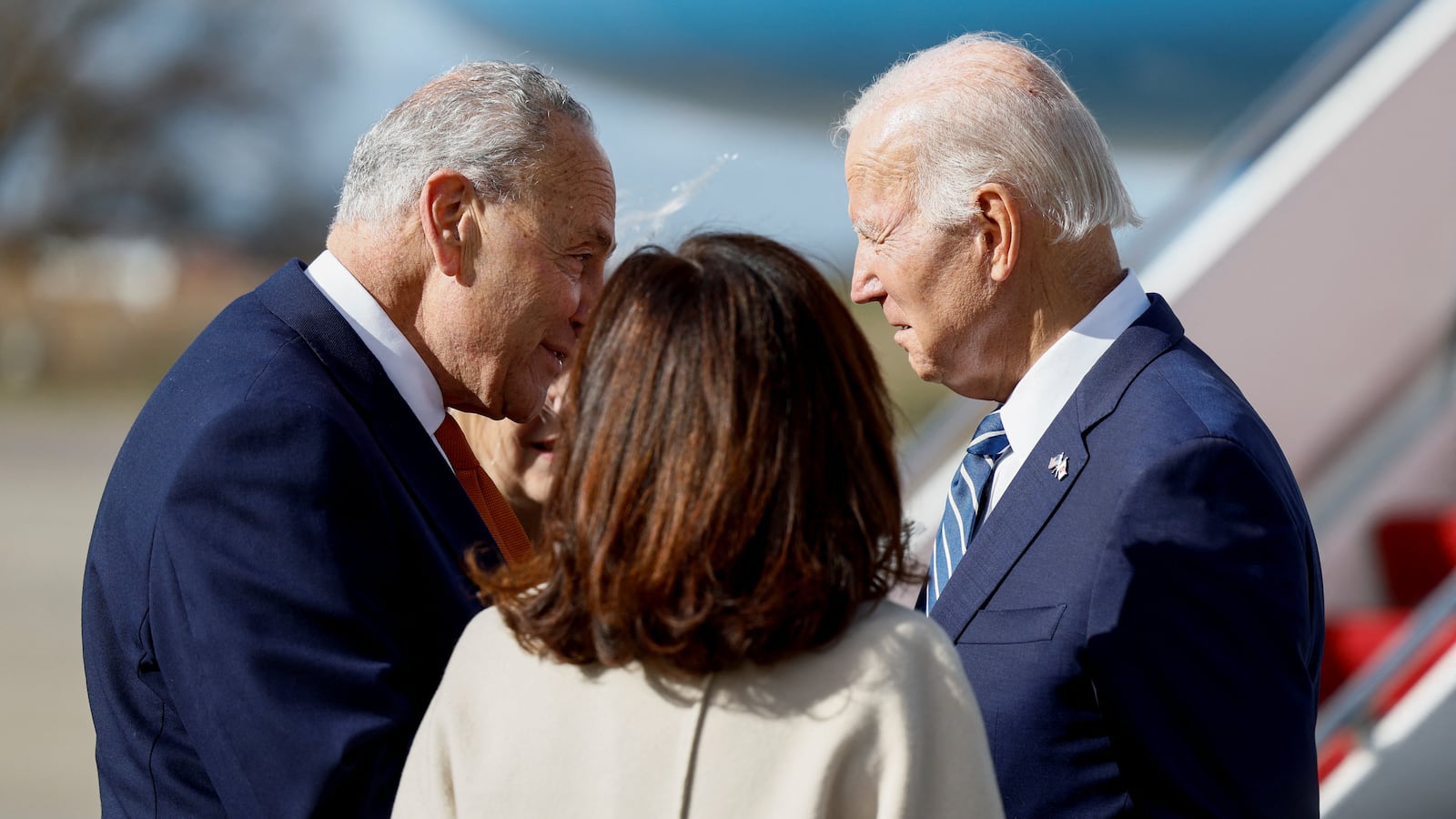 2022-10-27T185834Z_1584339750_RC2U9X9J24MG_RTRMADP_3_USA-BIDEN_ngj9hp