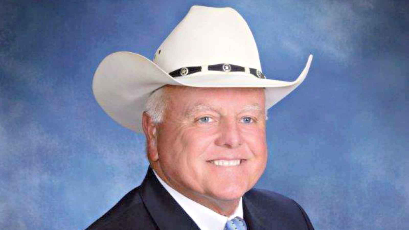 cheats/2016/11/01/sid-miller-texas-agriculture-commissioner-hillary-clinton-s-a-c-nt/161101-sid-miller-tweet-cheat_n0kkco