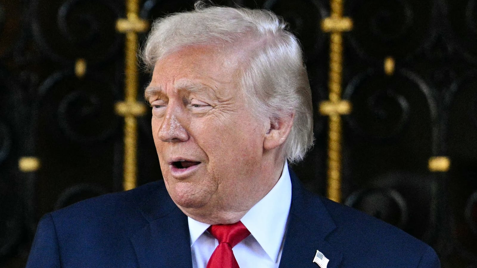 US President Donald Trump (R) greets Israeli Prime Minister Benjamin Netanyahu (L) upon arrival at Trump's Mar-a-Lago residence in Palm Beach, Florida, on December 29, 2025.