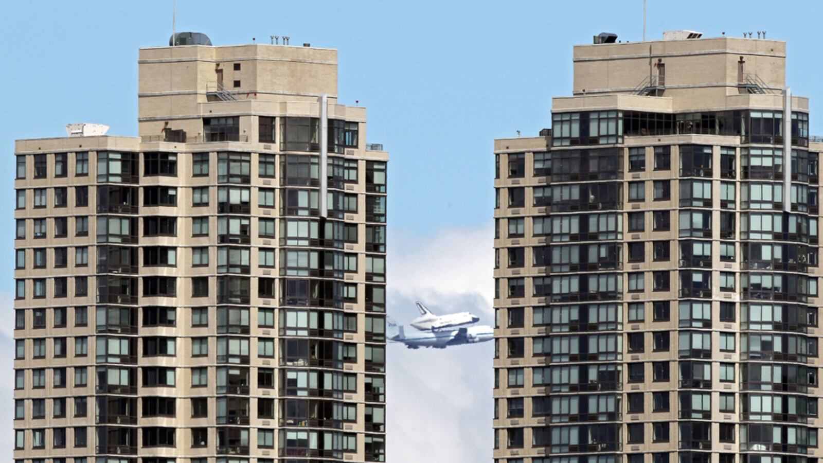 galleries/2012/04/27/shuttle-enterprise-flies-over-new-york-photos/space-shuttle-intrepid-6_ivjrg6