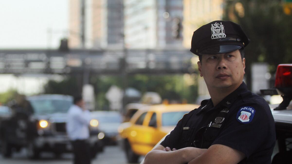 cheats/2011/09/17/u-s-violent-crime-plummets/violent-crime-rate-down-cheat_je6bzp