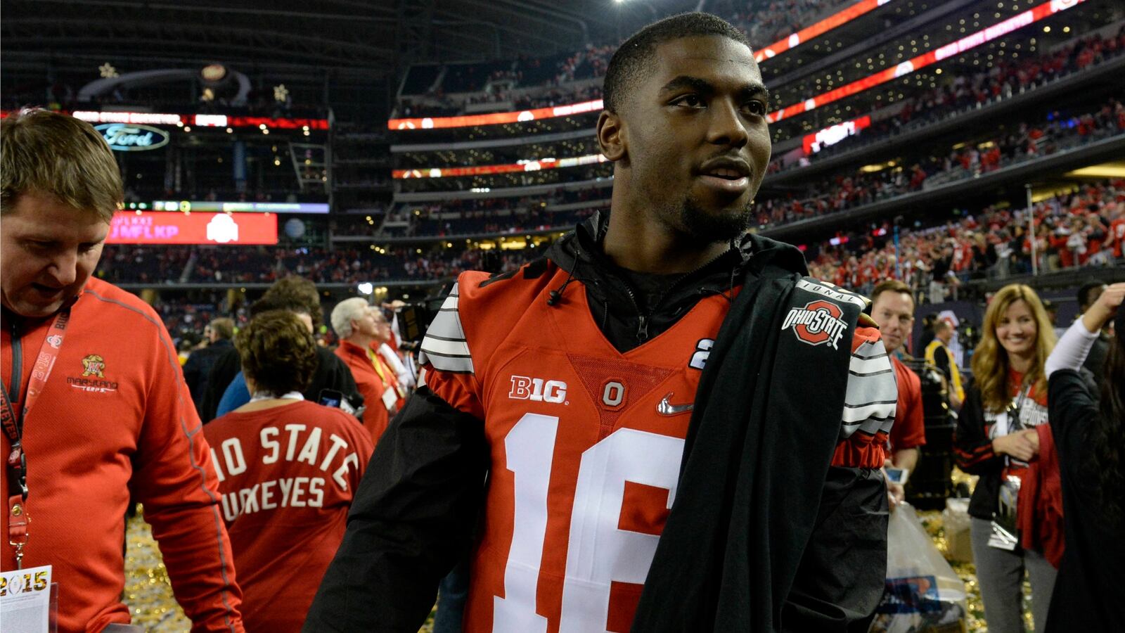 cheats/2015/10/31/ohio-state-quarterback-arrested/151031-jt-barrett-cheat_j328p0
