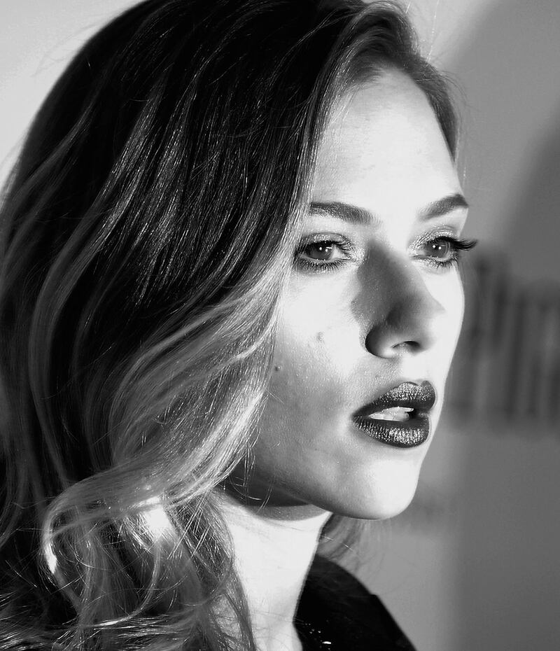 galleries/2013/10/07/scarlett-johanssons-hottest-red-carpet-looks-photos/131007-scarlett-johansson-4_mrobq1