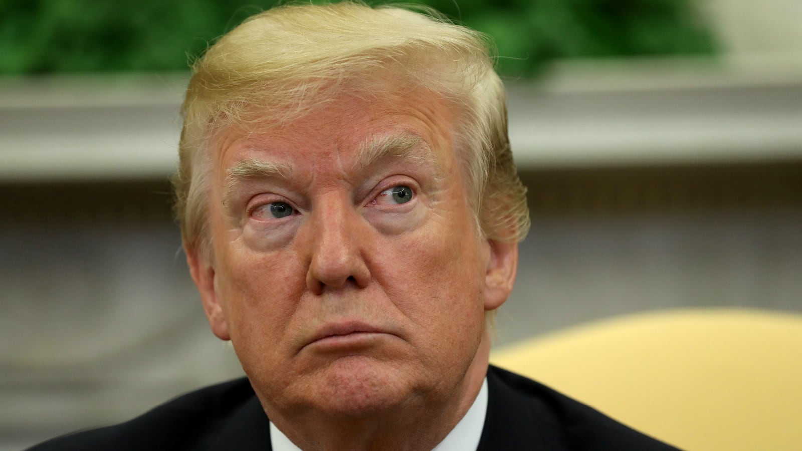 180526-trump-kim-summit-team-cheat_fh86er