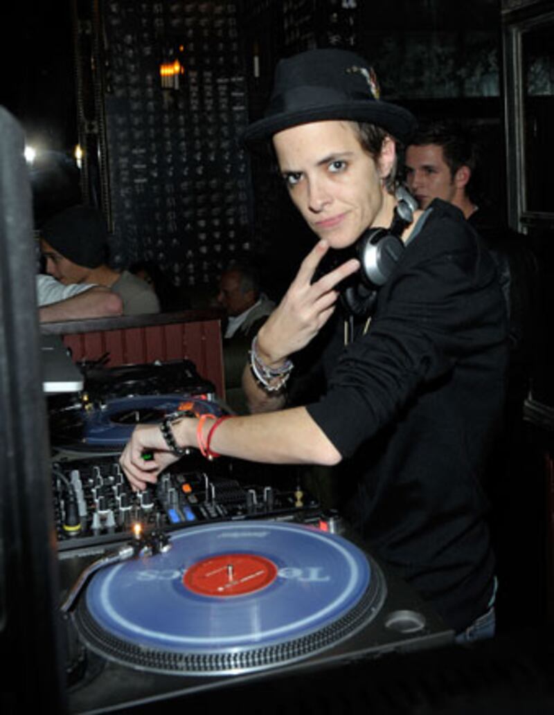 galleries/2010/01/11/most-expensive-tweets/expensive-tweets---samantha-ronson_r6tnq0