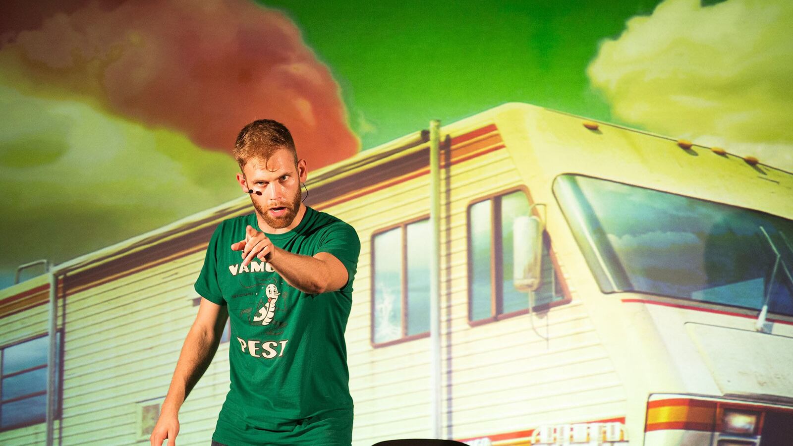 articles/2014/08/27/one-man-breaking-bad-kills-on-stage/140825-hines-breaking-bad-tease_h83im5