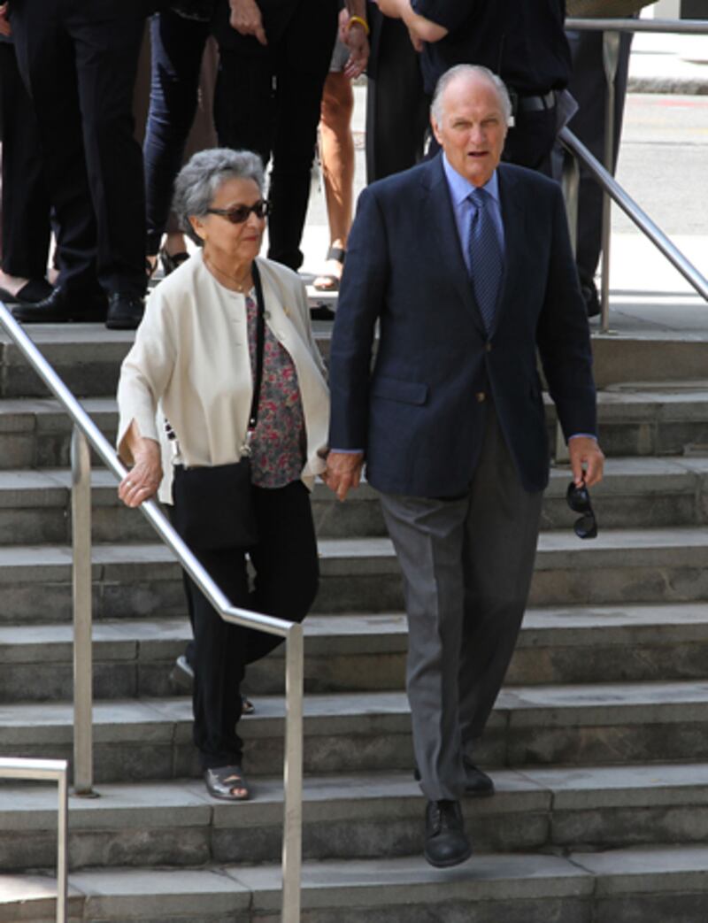 galleries/2012/07/09/guests-at-nora-ephron-s-memorial-matthew-broderick-steve-martin-and-more-photos/nora-ephron-memorial-guests-alan-alda_mrzych