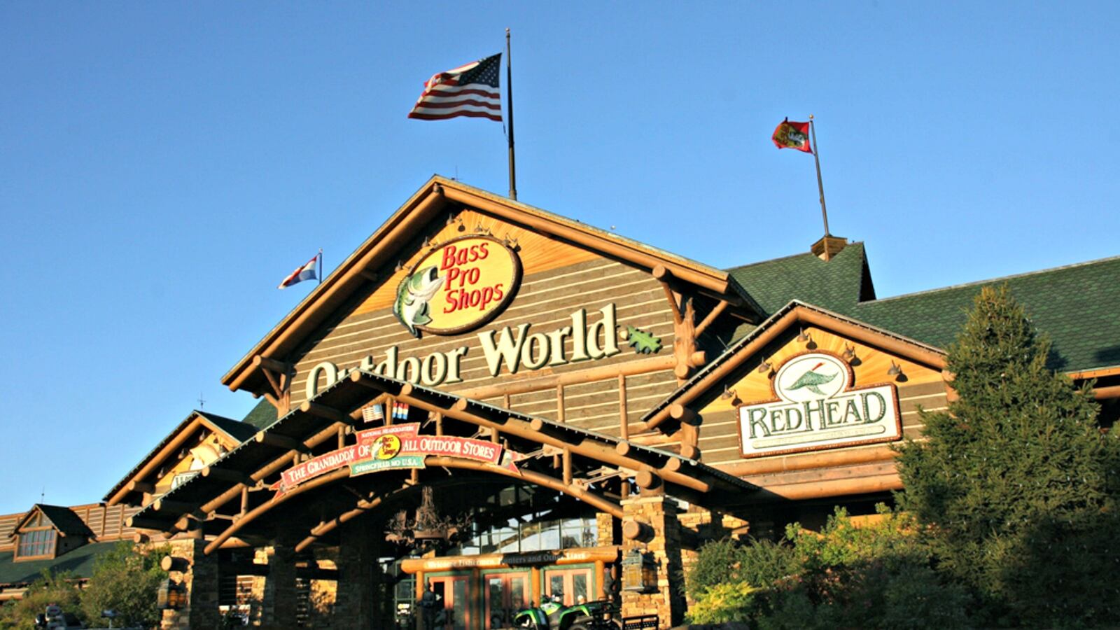 cheats/2016/02/03/man-accidentally-shoots-self-at-bass-pro-shop/160203-bass-pro-shops-cheat_bt1kgm