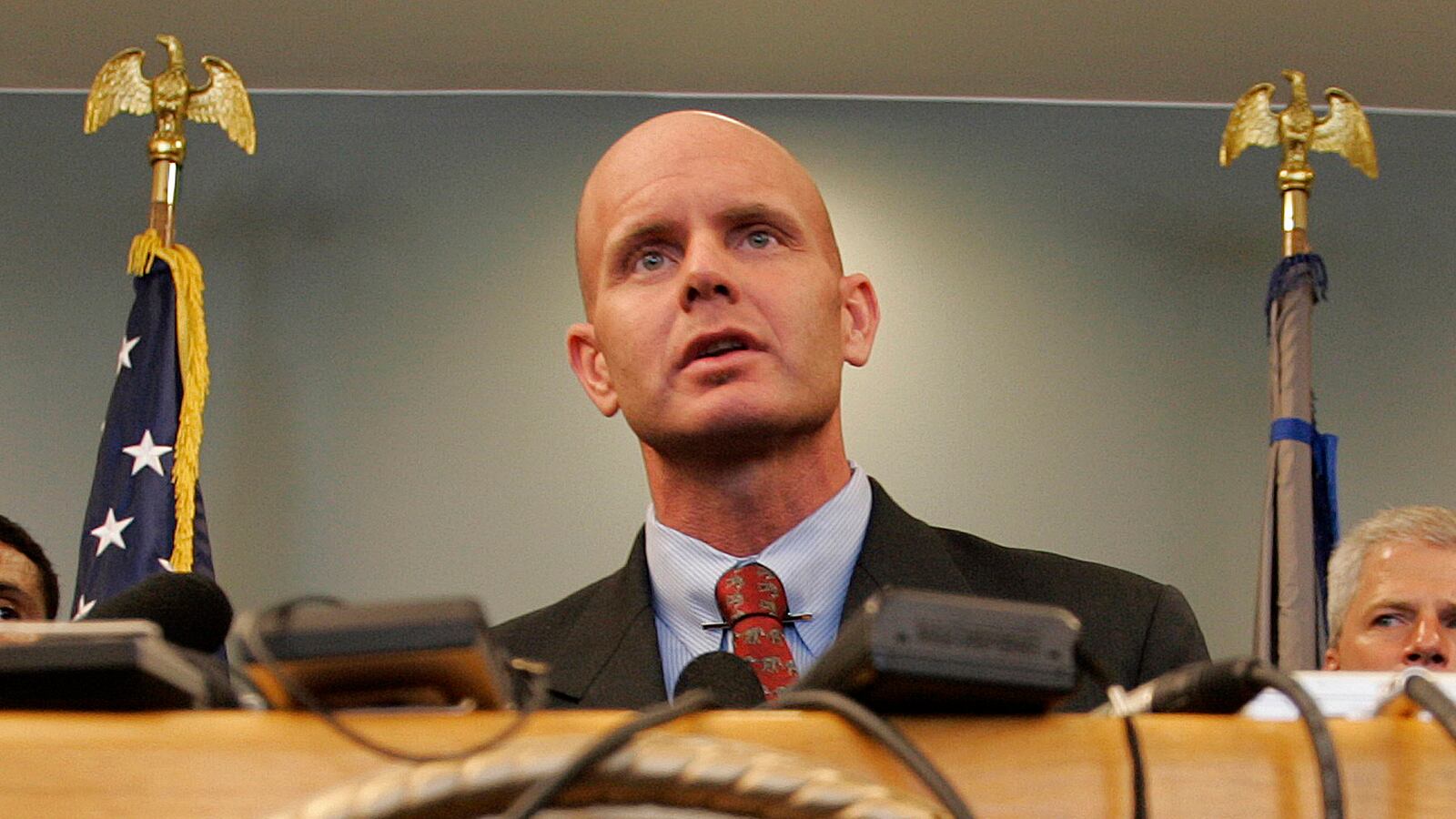 articles/2012/11/16/tim-weiner-shadows-of-j-edgar-hoover-in-the-petraeus-affair/fbi-agent-cia-rivalry-weiner_rtcnhk