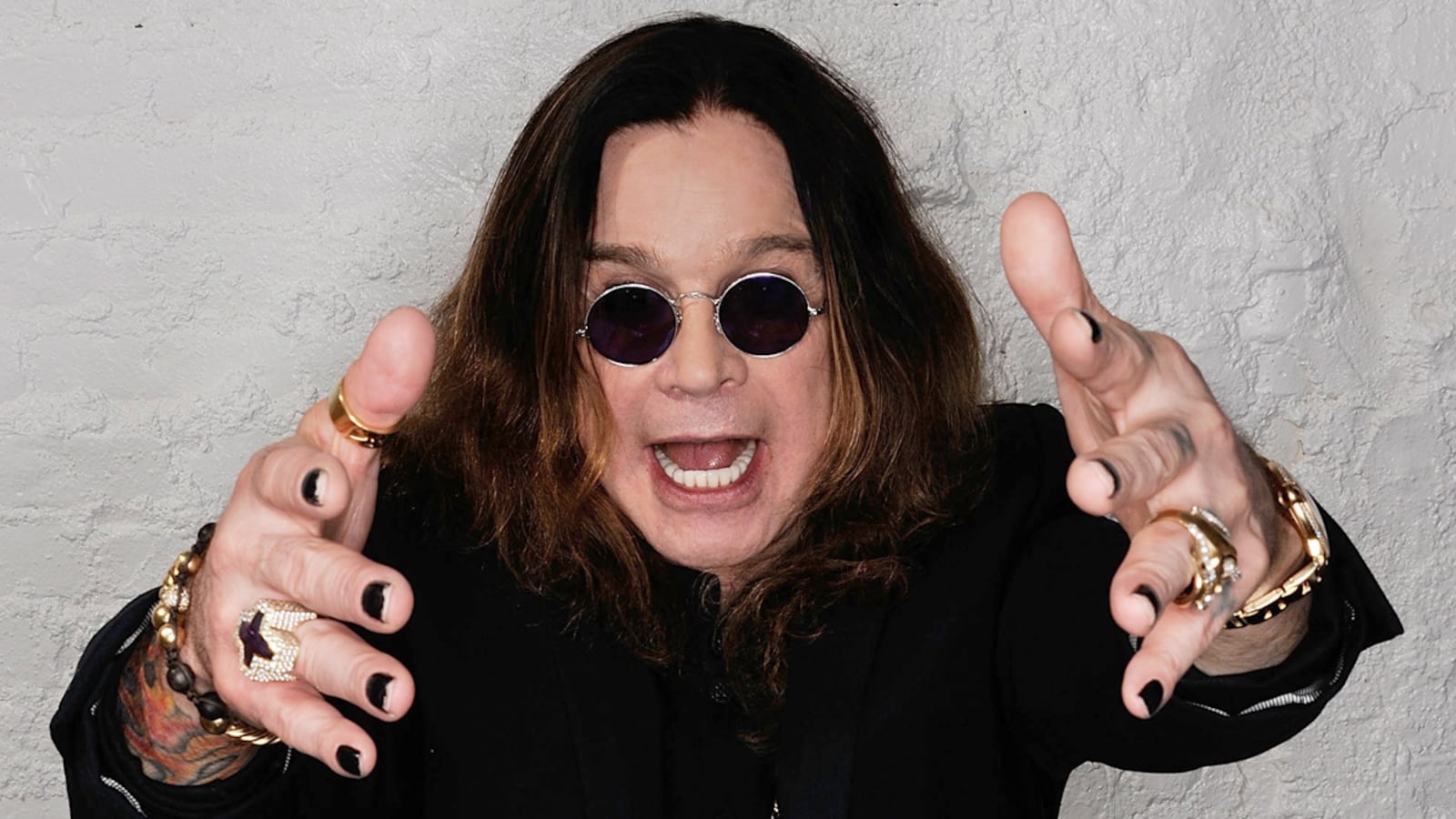 cheats/2011/11/11/black-sabbath-announces-new-album/ozzy-osbourne-stern-tease_htqopx